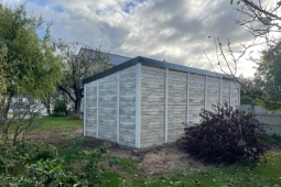 Garage en béton aspect bois